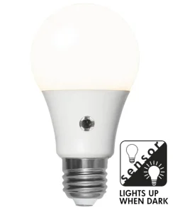 E27 Normal Sensor Opal/Vit 8.2W 2700K 806lm LED-Lampa
