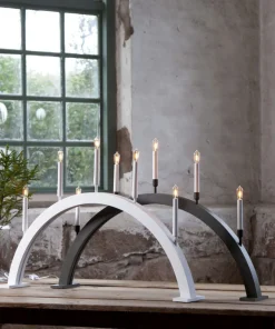 STORM BÅGE Träljusstake 89cm Vit