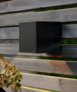 WALLY CUBE Vägglykta Solcell 10cm Svart
